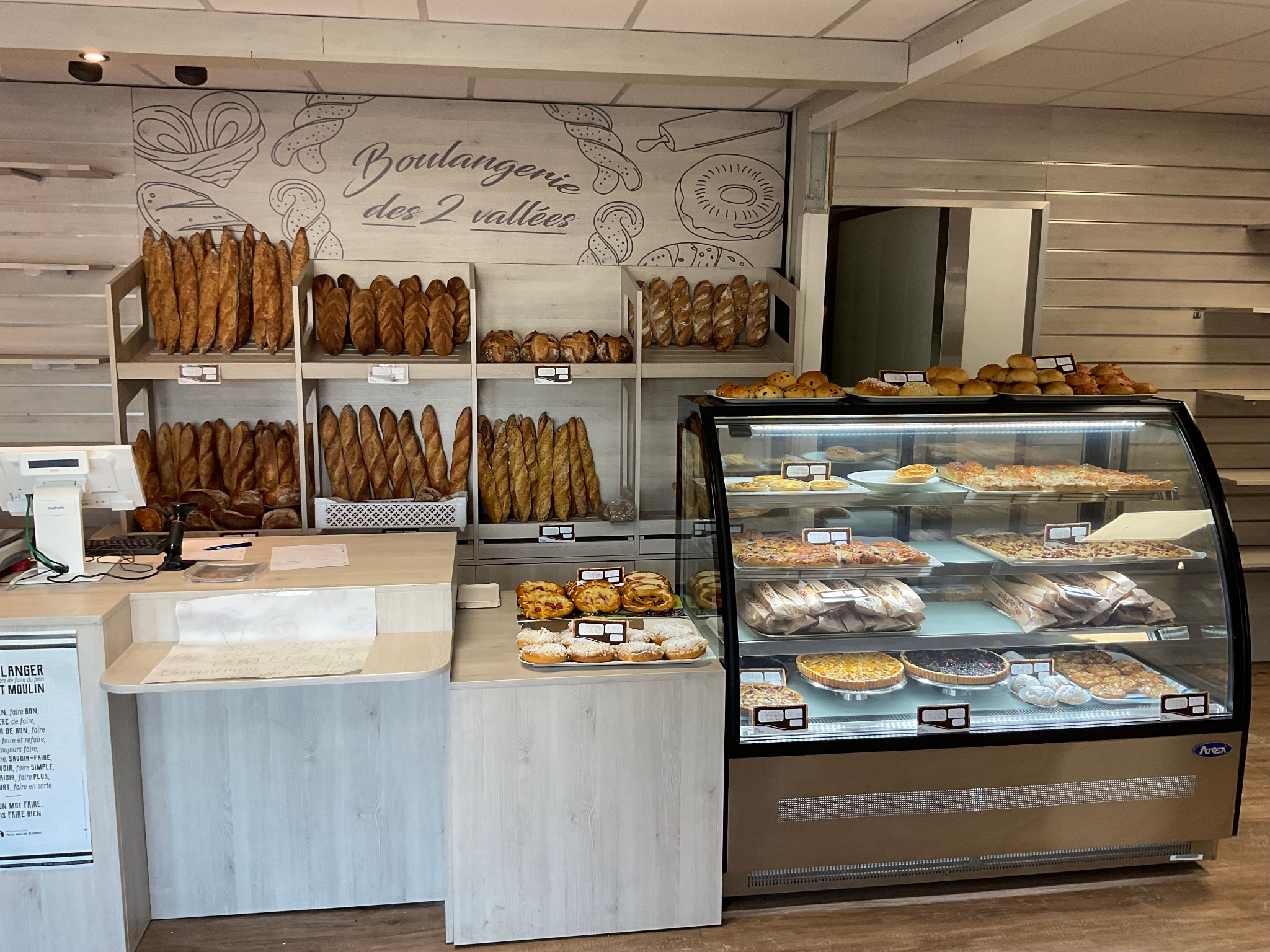 La boutique et les produits de la Boulangerie Pâtisserie AMI